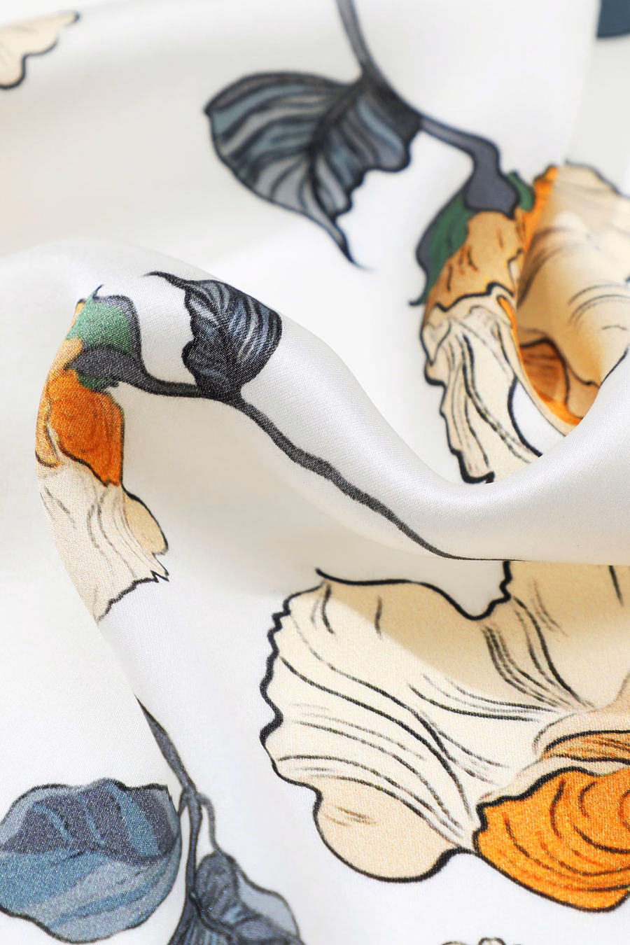 Foulard en soie carré floral chic