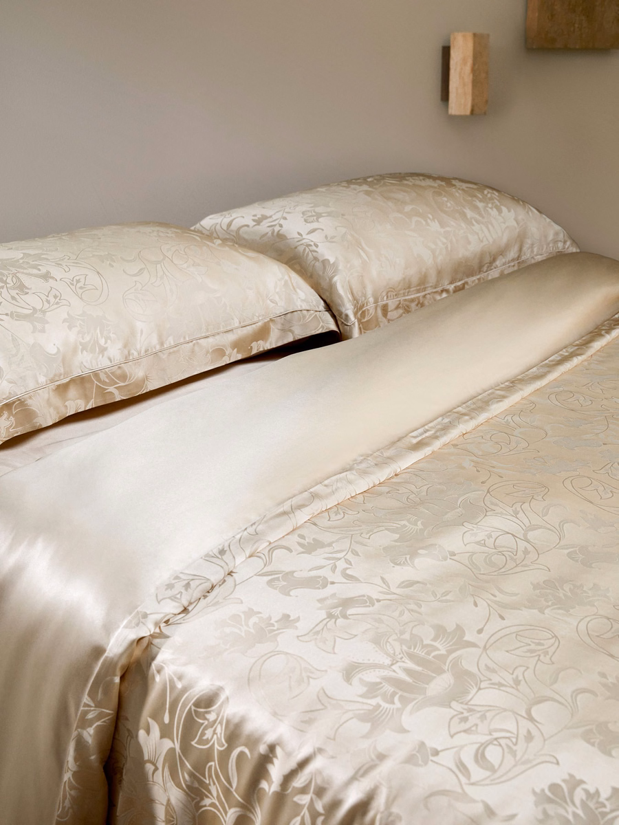 Housse de couette en soie avec jacquard de lys