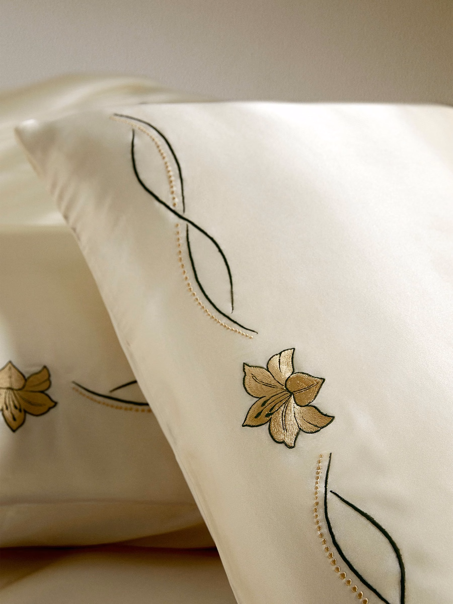 Paquet de 2 housses de coussin en soie avec broderie de lis