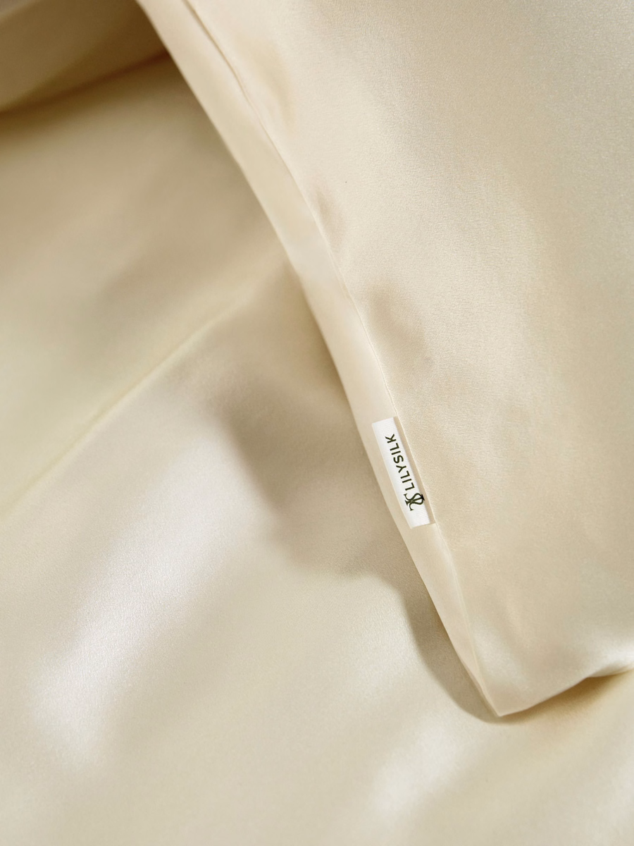 Paquet de 2 housses de coussin en soie avec broderie de lis
