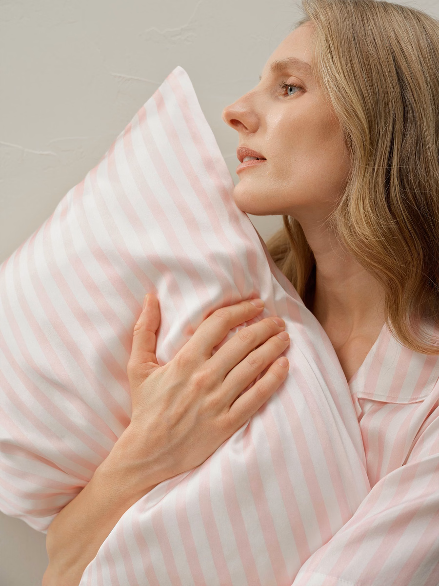 Housse de Coussin Enveloppe Rayée en Charmeuse