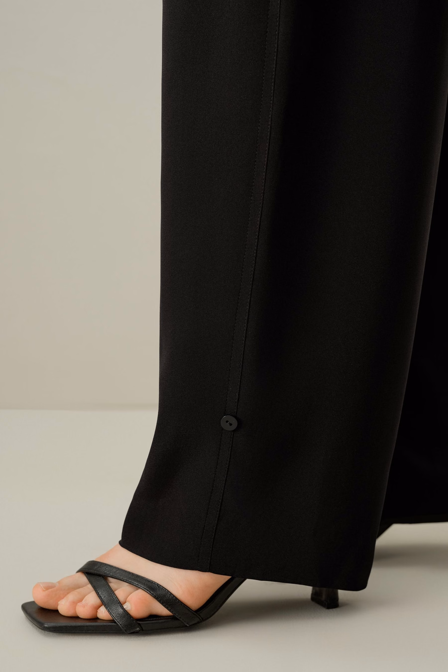 Pantalons en crépon de soie à couture courbée