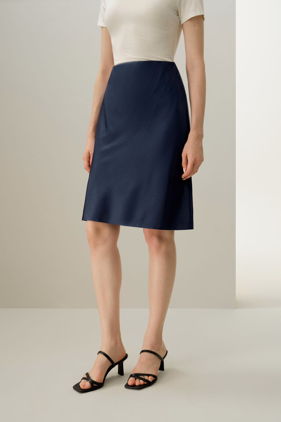 Jupe Minimaliste en Charmeuse Extensible