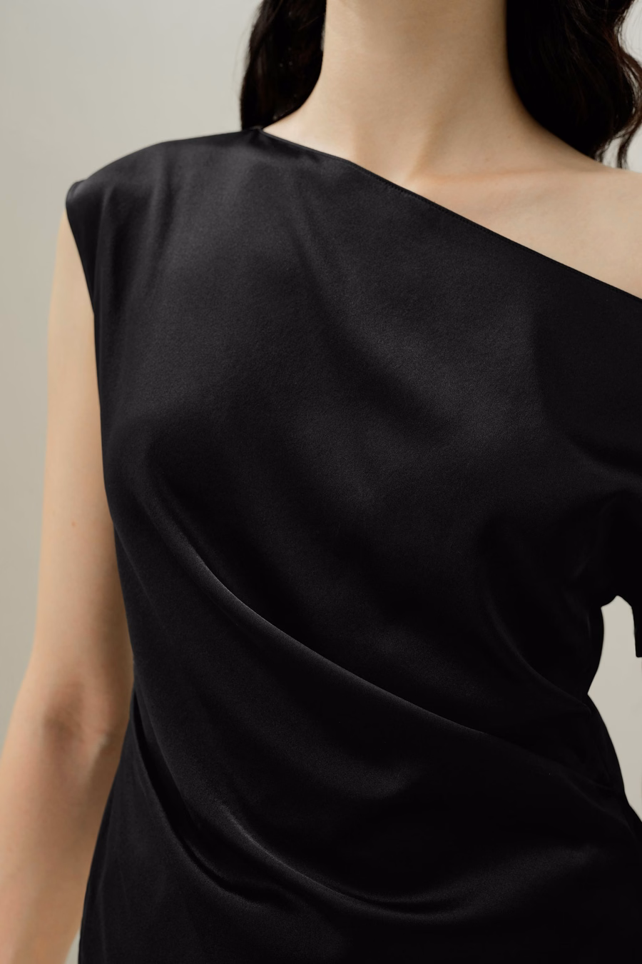 Haut Asymétrique en Charmeuse Élastique