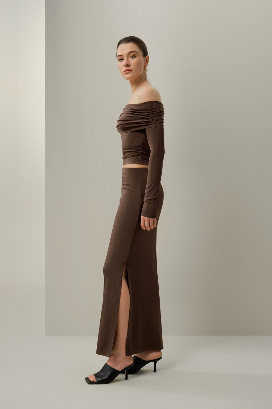 Top à Manches Longues Off-Shoulder en Jersey de Soie Breeze
