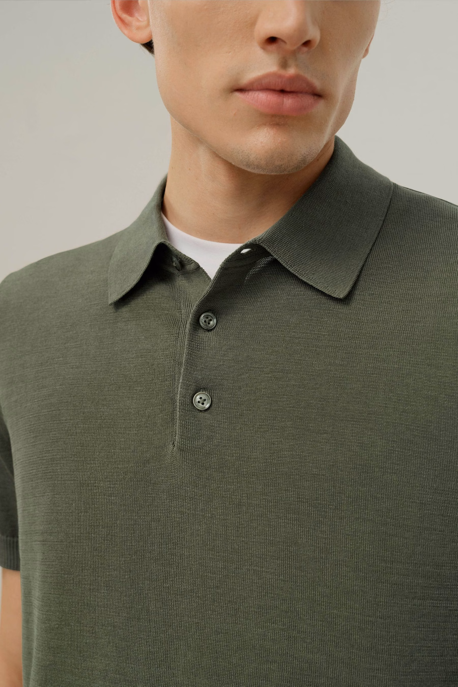 Polo Regular-Fit en Soie-Coton à Col en V