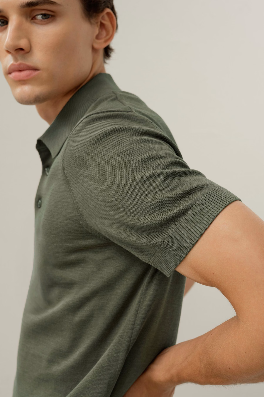 Polo Regular-Fit en Soie-Coton à Col en V