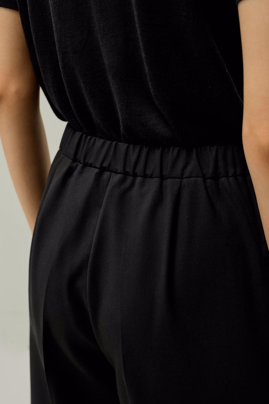 Pantalons en soie et laine à plis avant
