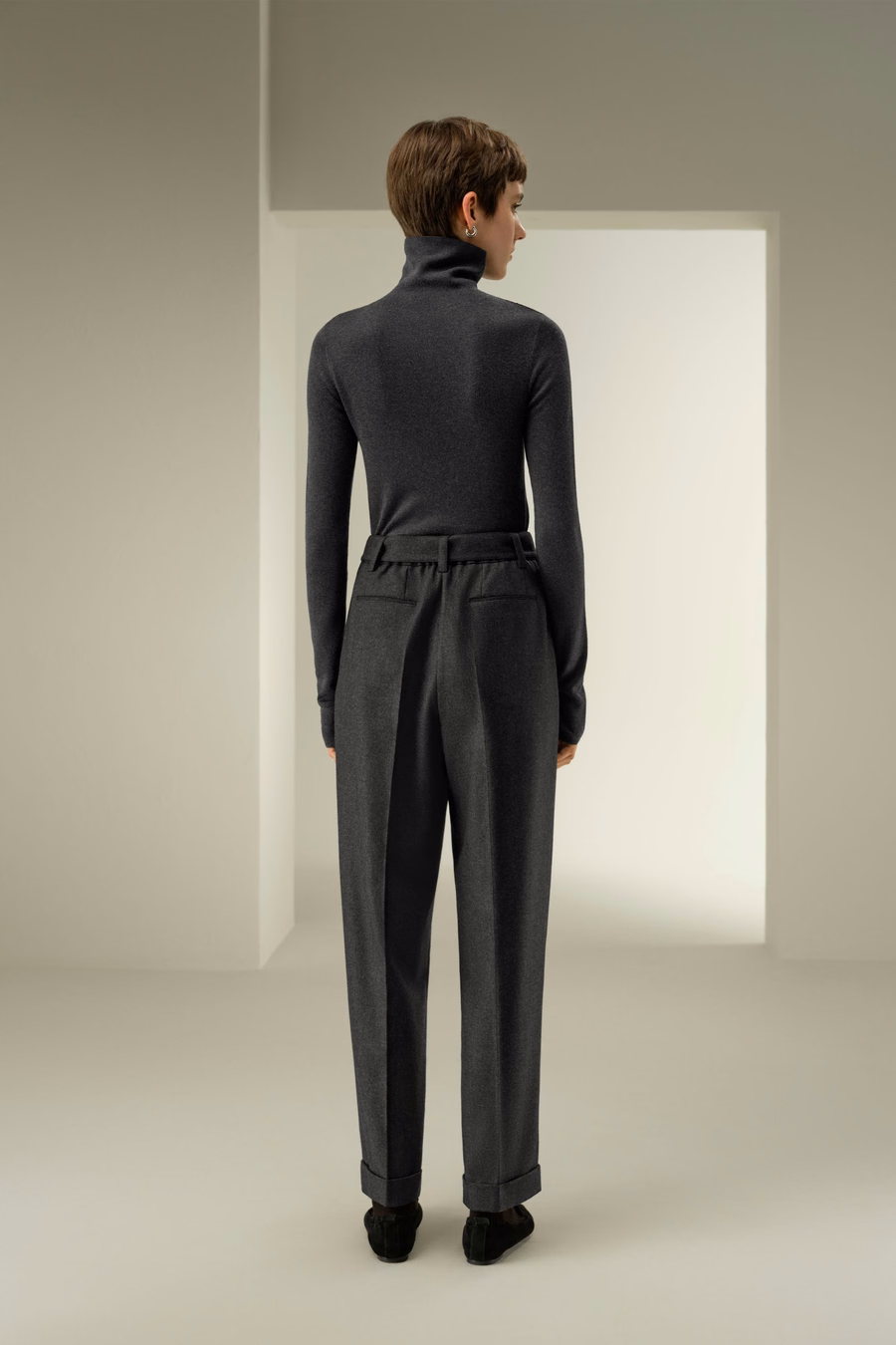 Pantalon Baril en Soie-Laine Avec Plis Avant