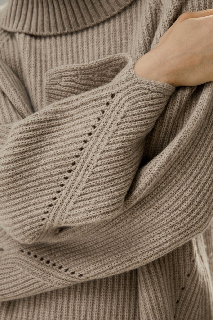 Pull surdimensionné en laine mérinos avec manches fendues
