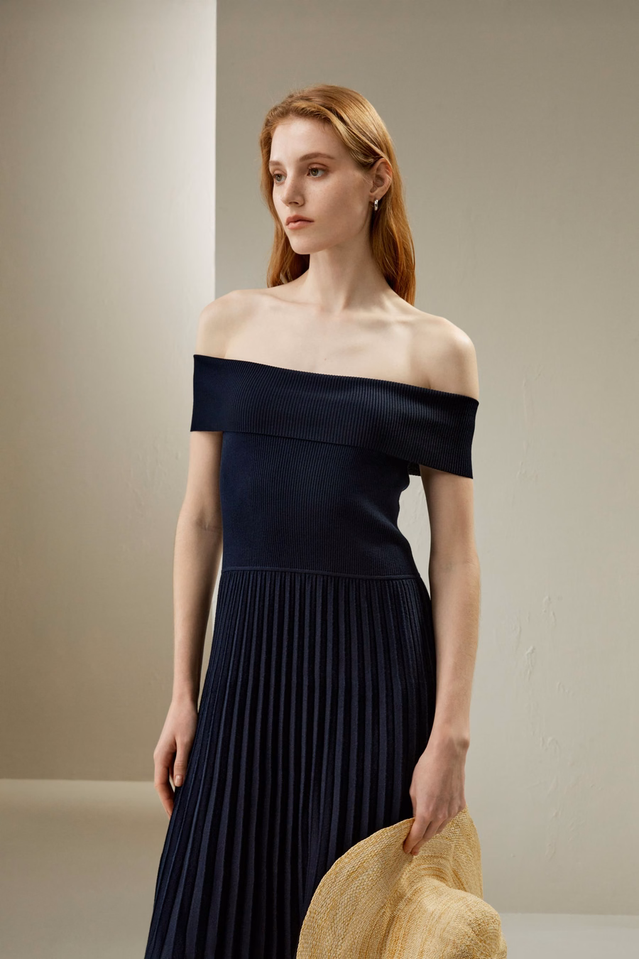 Robe plissée hybride à épaules dénudées