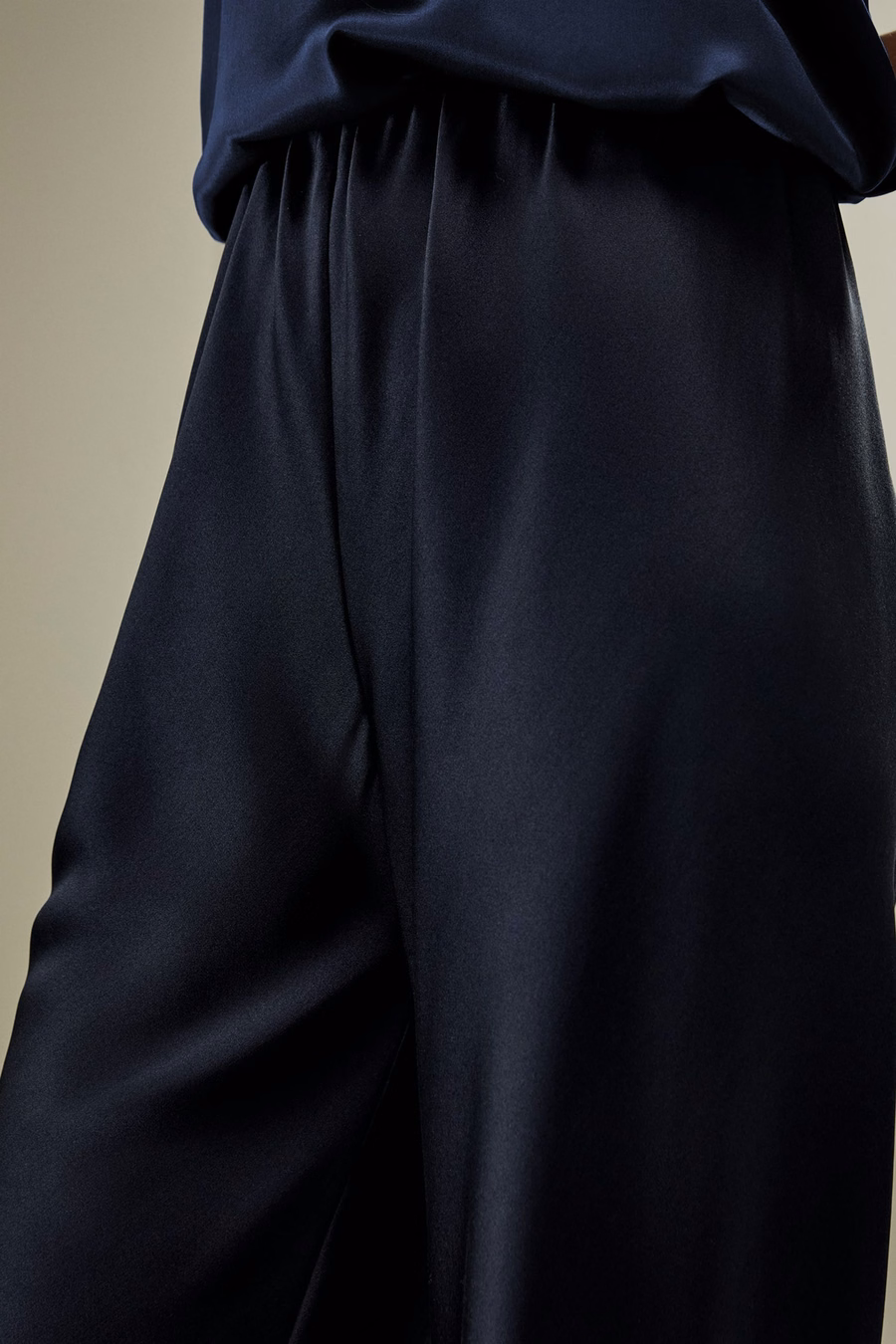 Pantalons en soie coupés à biais intégral