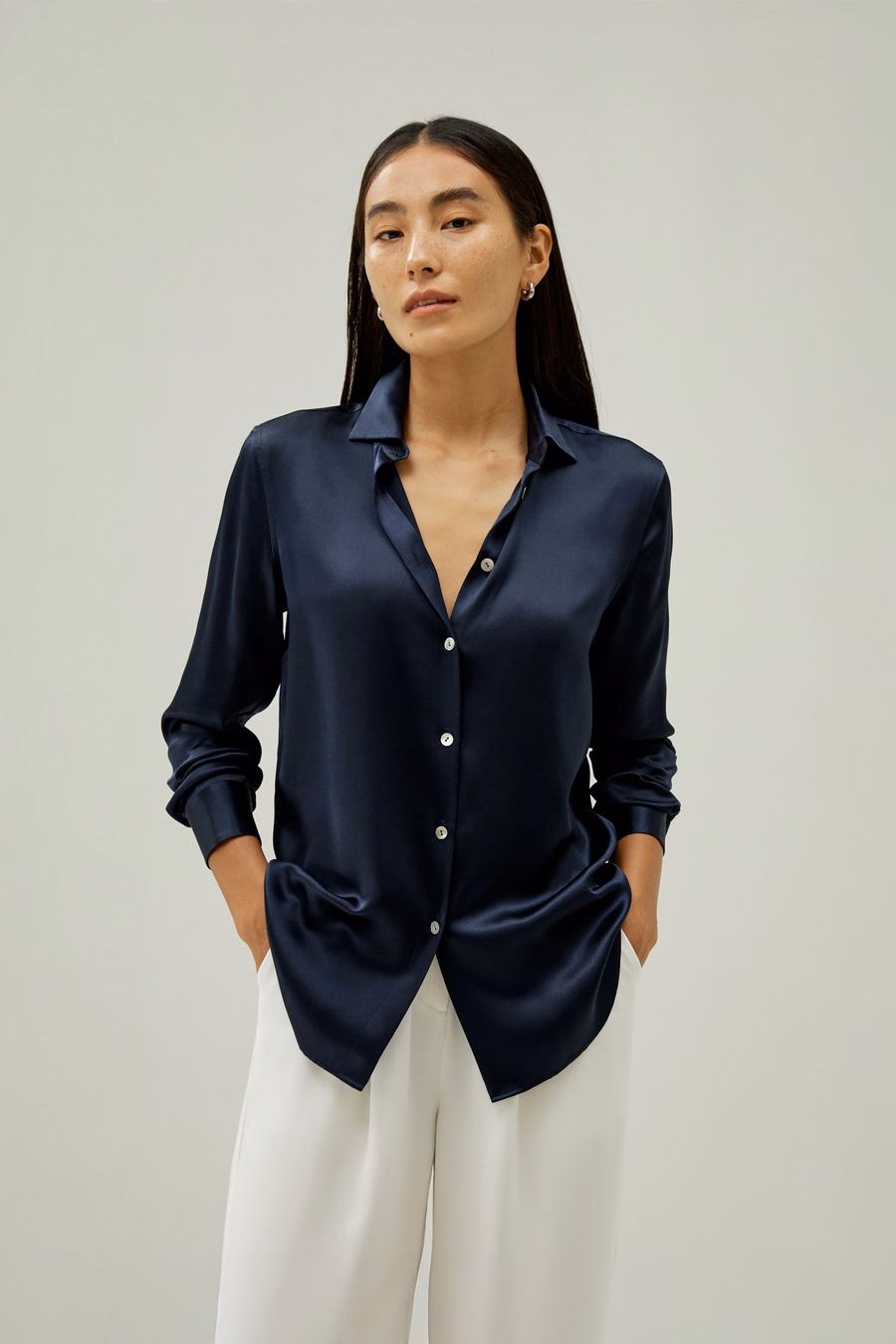 Chemise en soie élégante à boutons