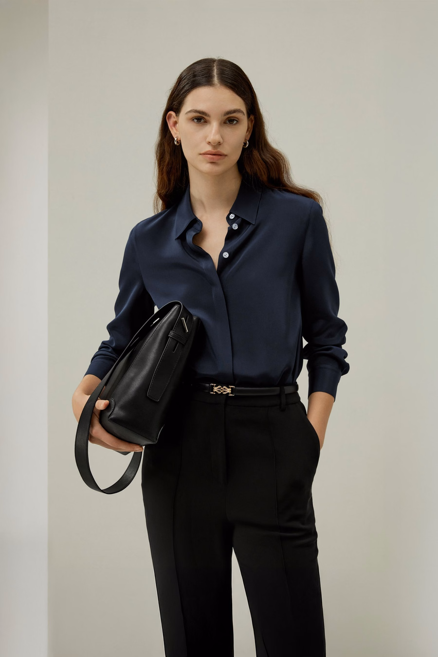 Blouse en soie à boutons gracieux