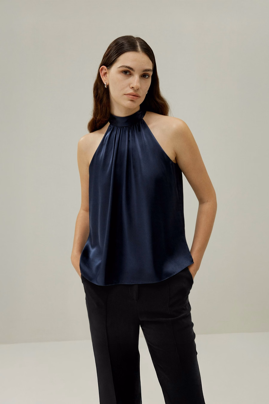 Top halter en soie Minimalistic Allure