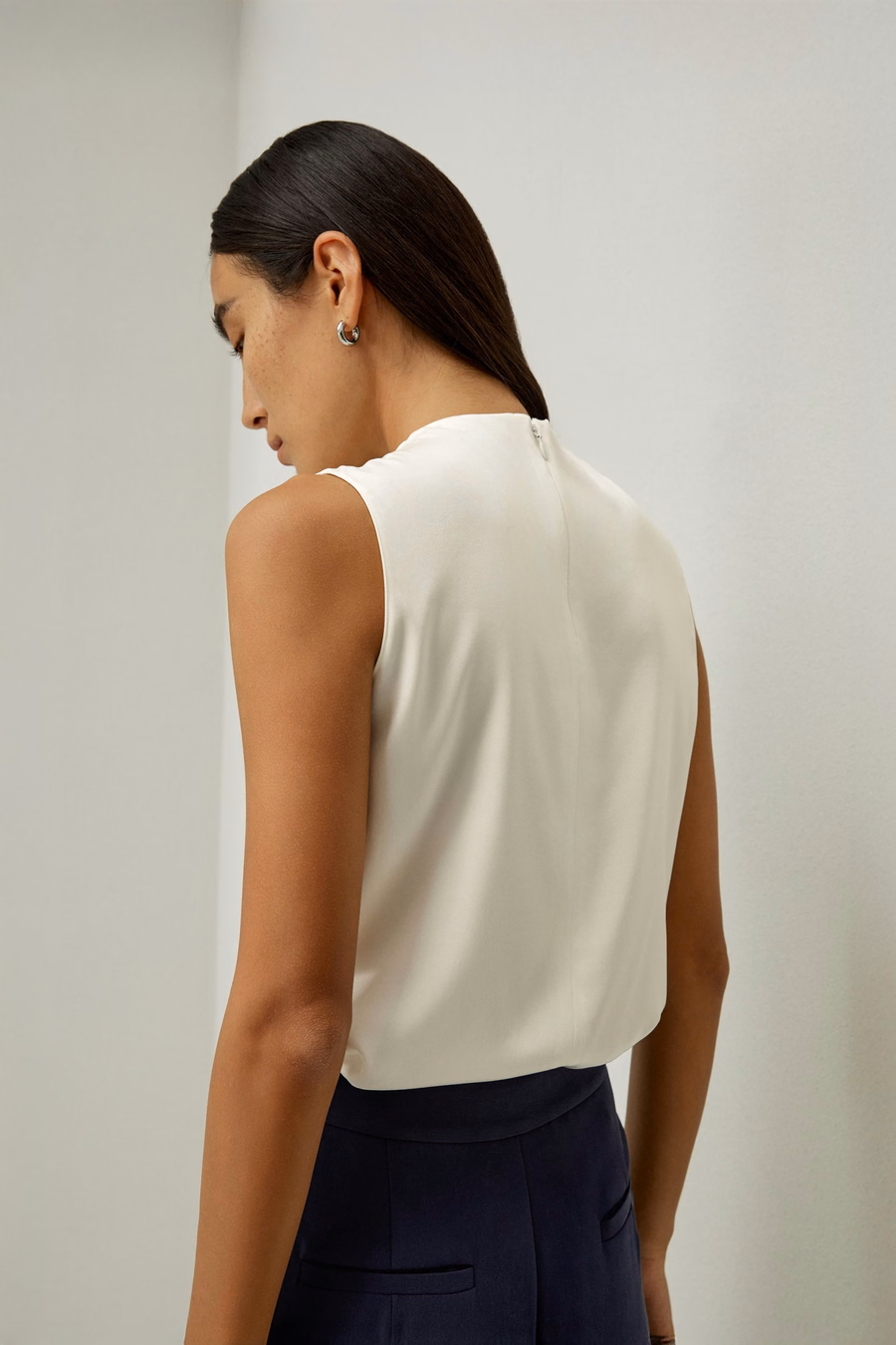Top minimaliste sans manches