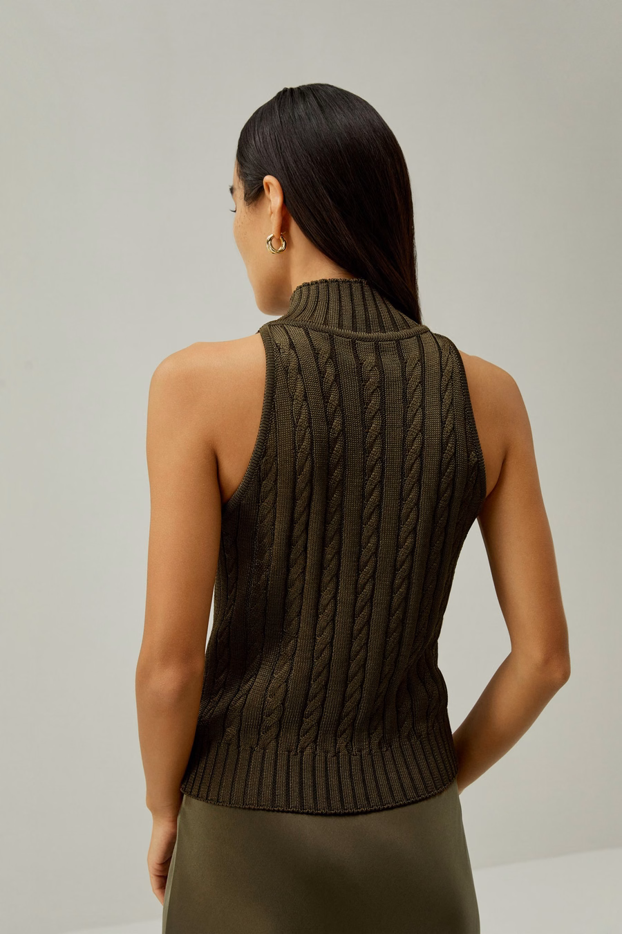 Top sans manches à col montant en tricot torsadé classique