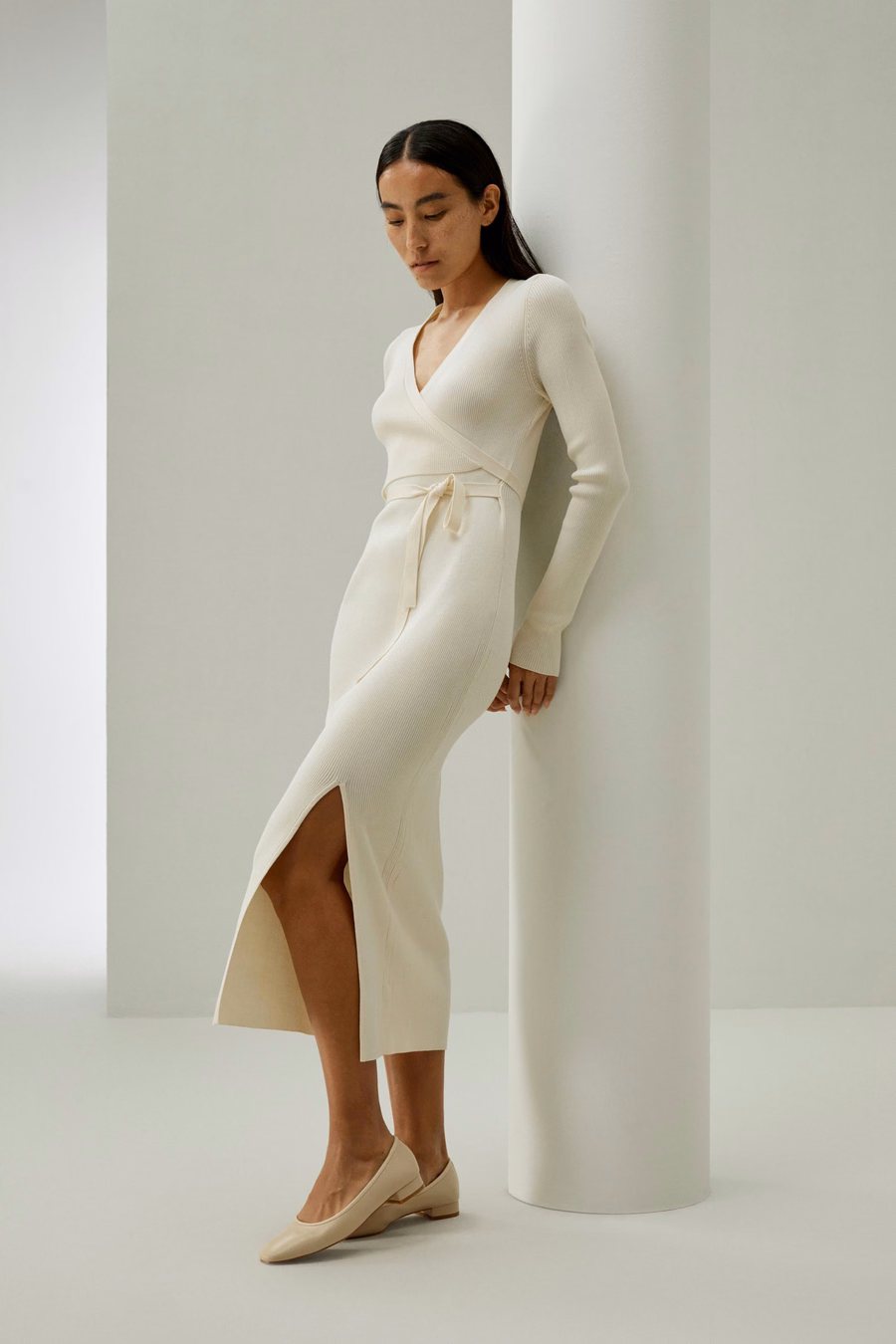 Robe en tricot de soie à fermeture croisée élégante