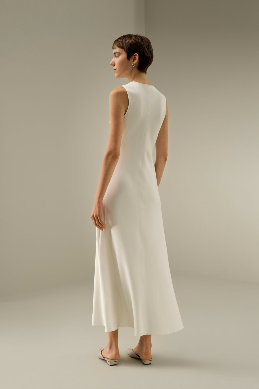Robe longue en soie à col en V