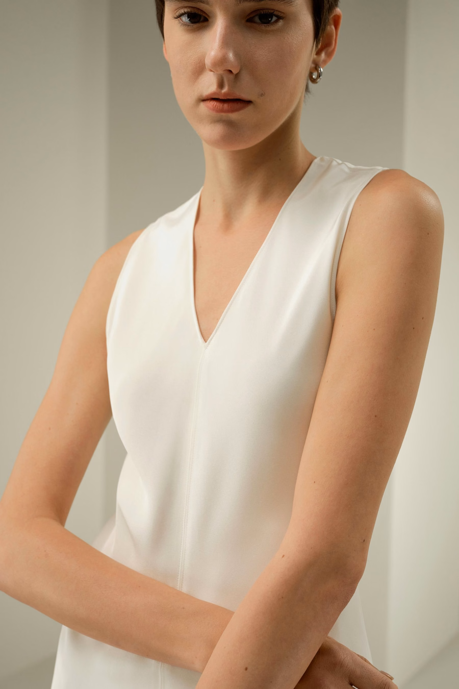 Robe longue en soie à col en V