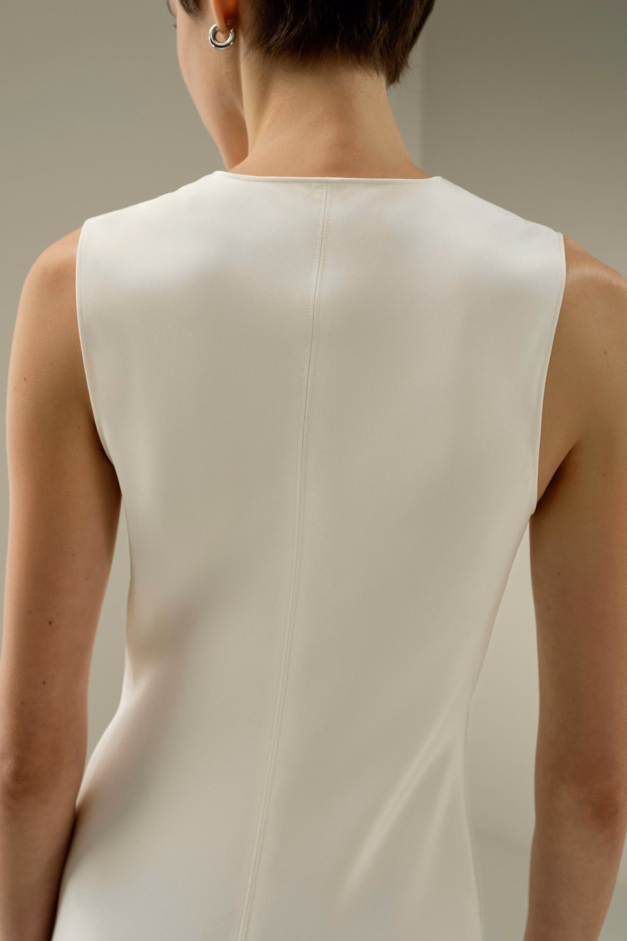 Robe longue en soie à col en V