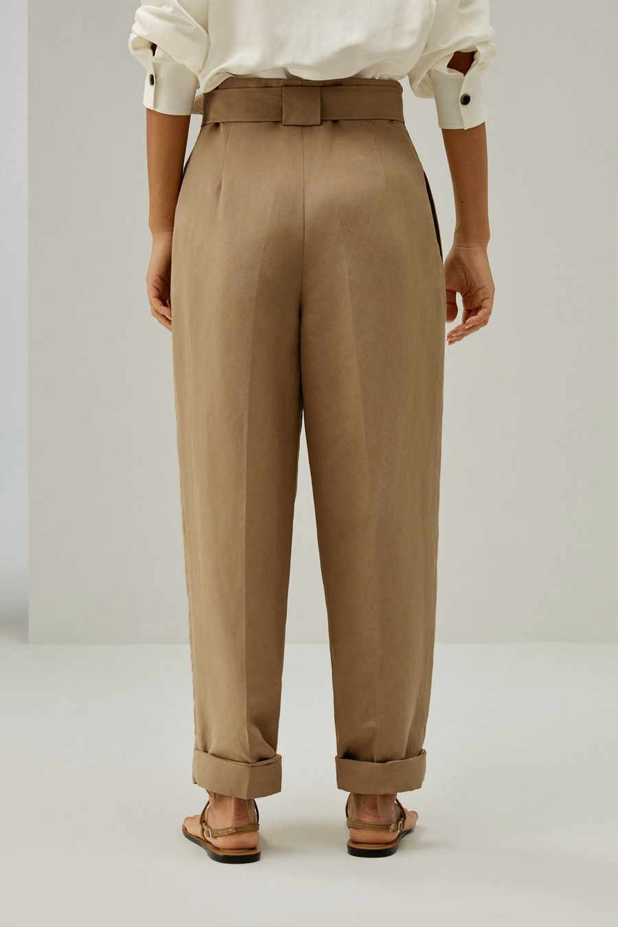 Pantalon tapered en mélange de soie et lin respirant