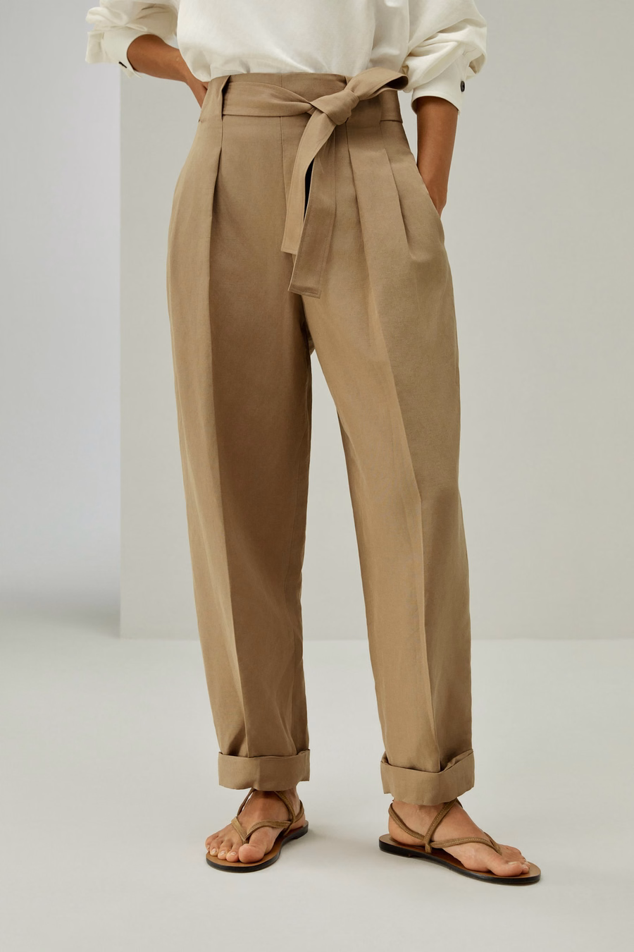 Pantalon tapered en mélange de soie et lin respirant
