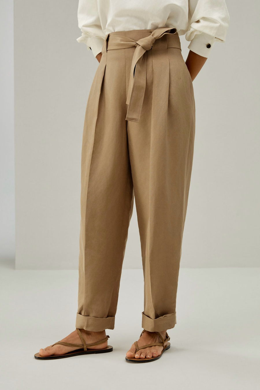 Pantalon tapered en mélange de soie et lin respirant