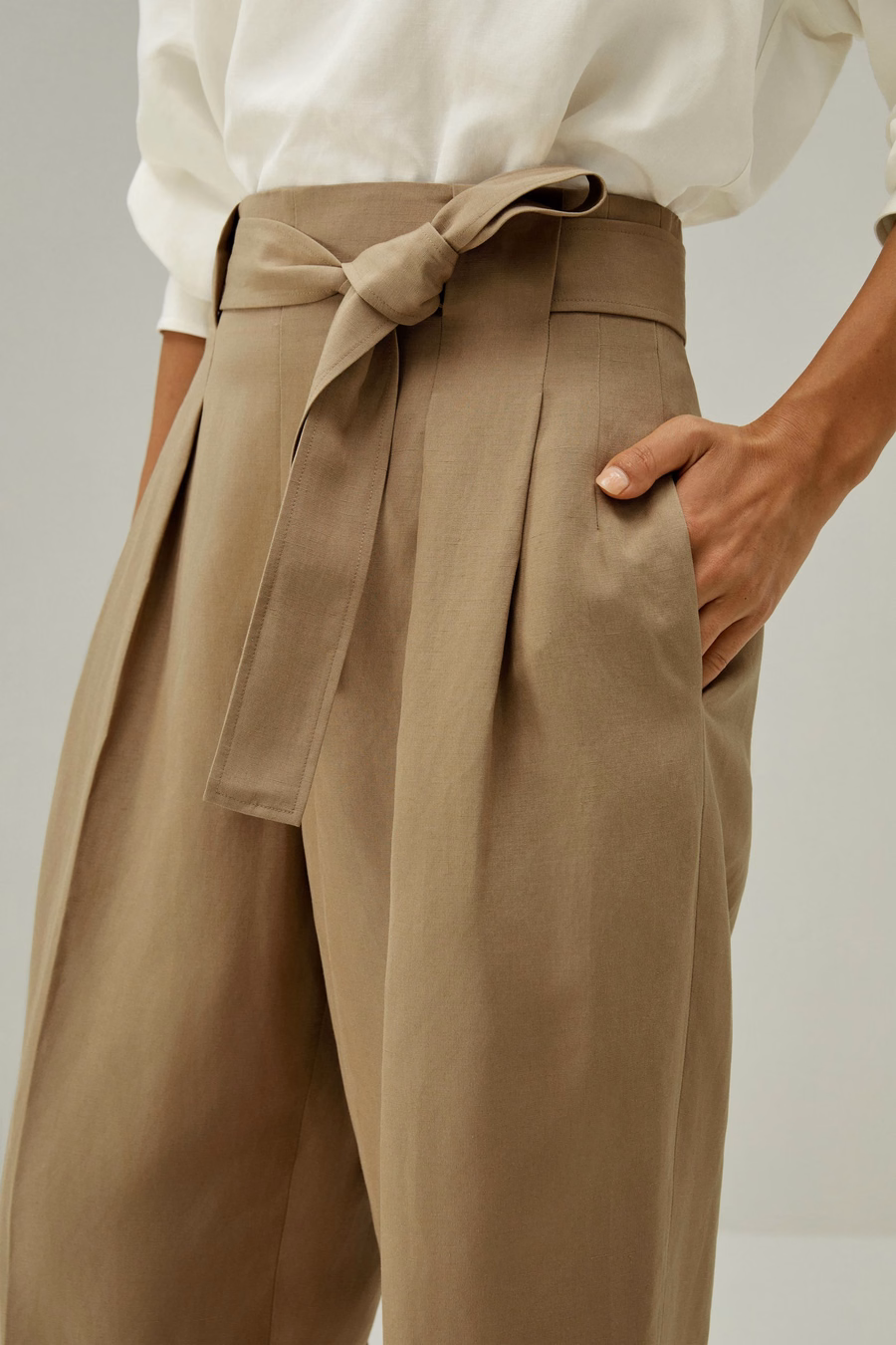 Pantalon tapered en mélange de soie et lin respirant