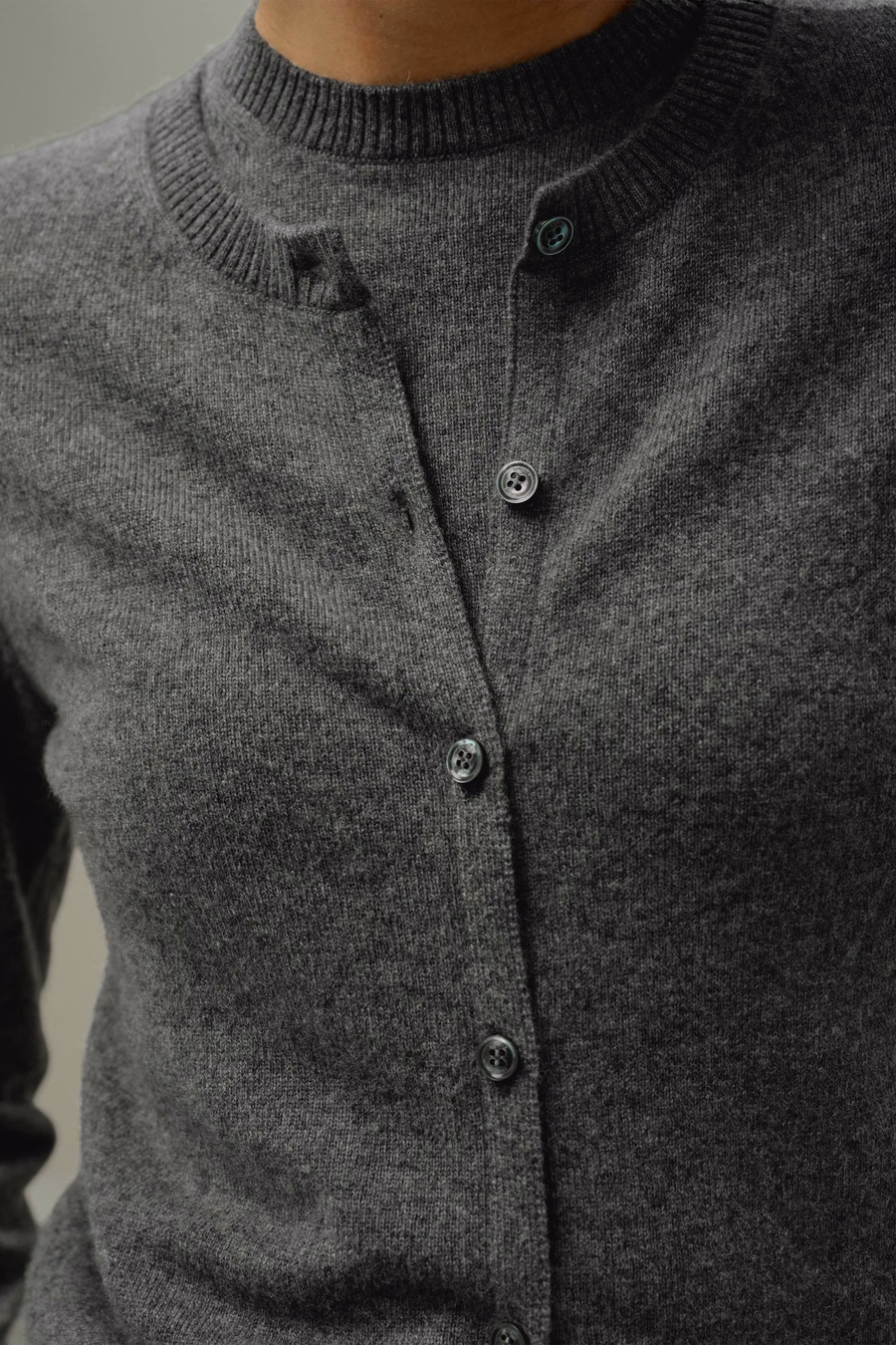 Cardigan ajusté en cachemire à col rond