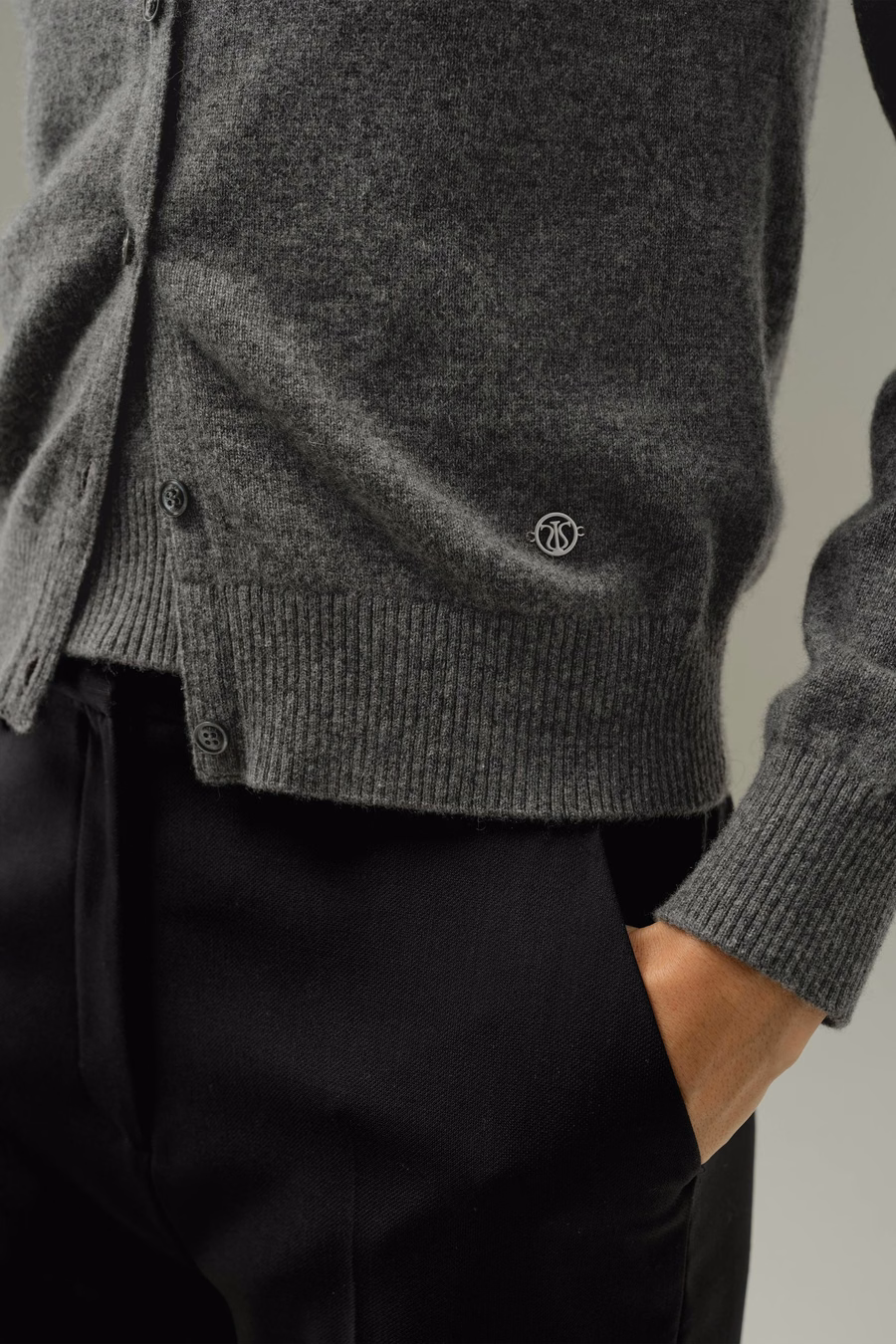 Cardigan ajusté en cachemire à col rond