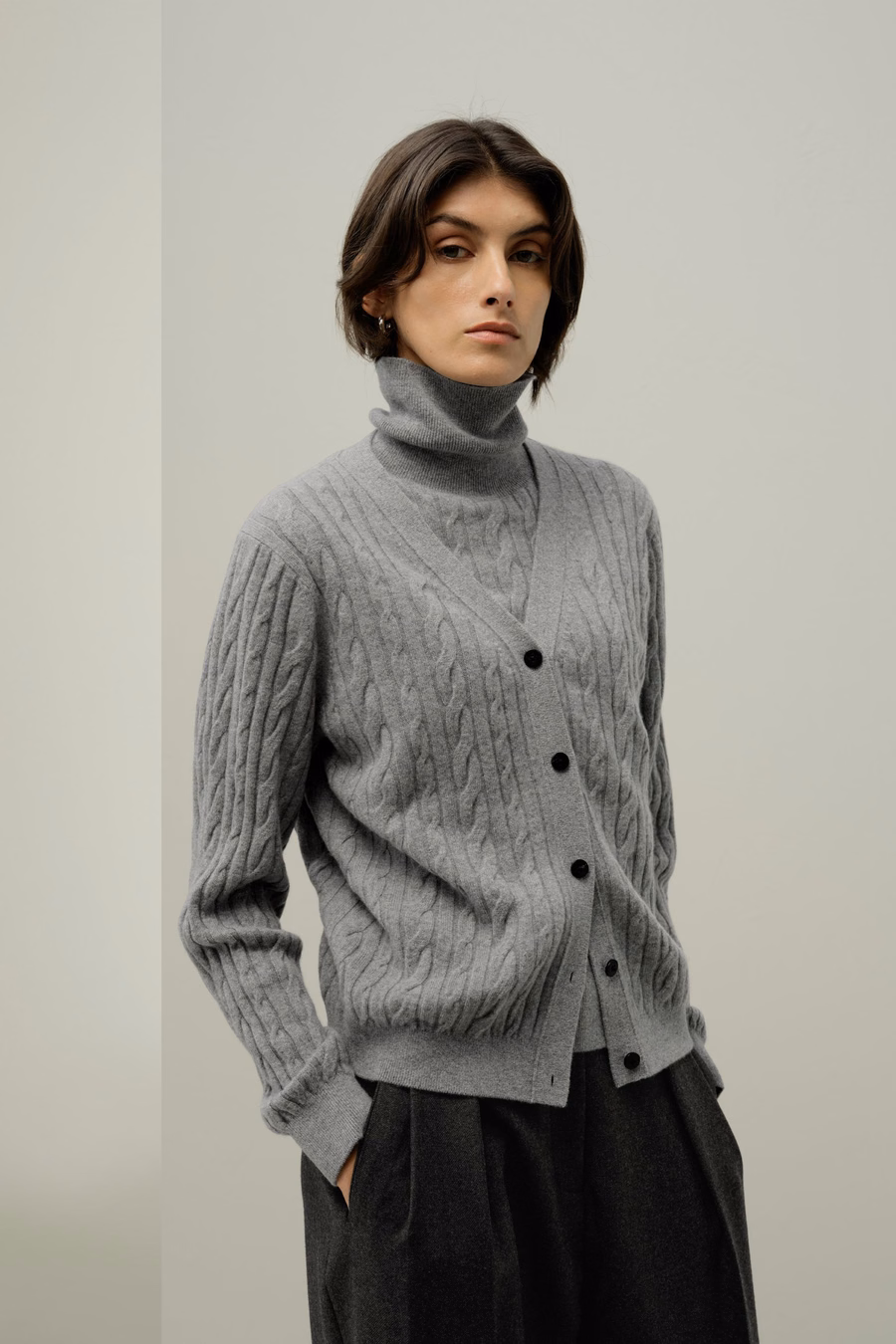 Cardigan en cachemire bébé tricoté en câble