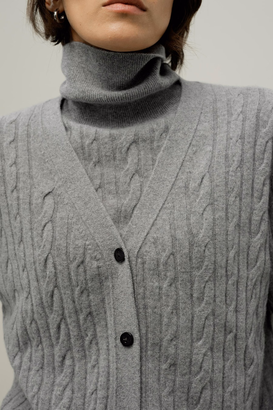 Cardigan en cachemire bébé tricoté en câble