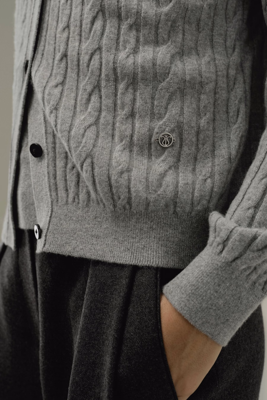 Cardigan en cachemire bébé tricoté en câble