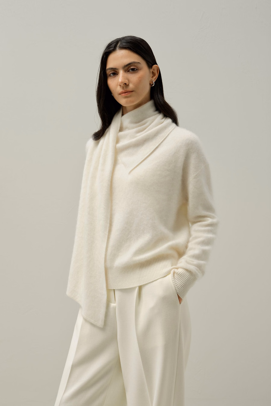 Pull en Cachemire Brosse avec Écharpe Drapée