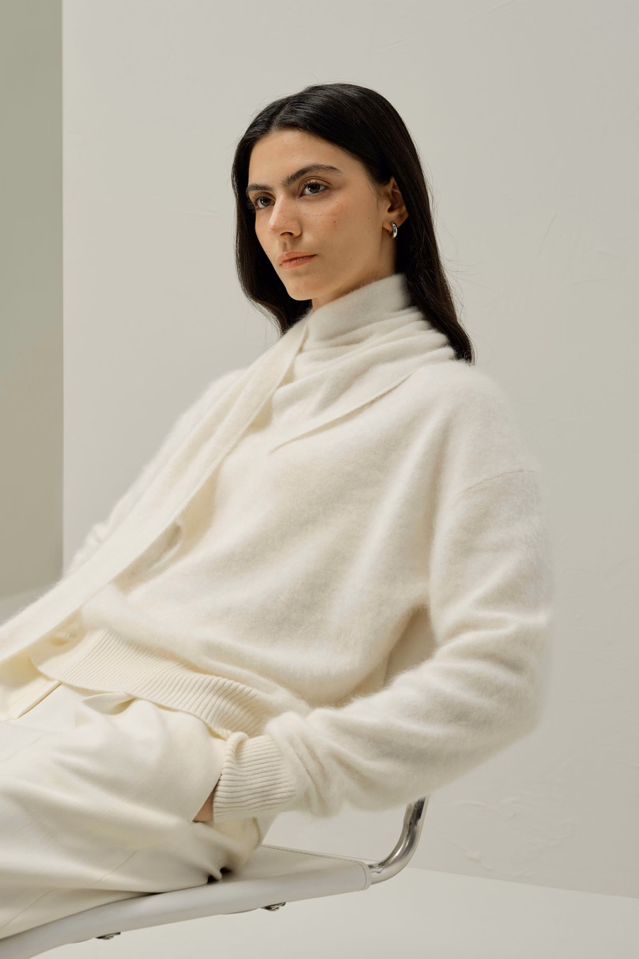 Pull en Cachemire Brosse avec Écharpe Drapée