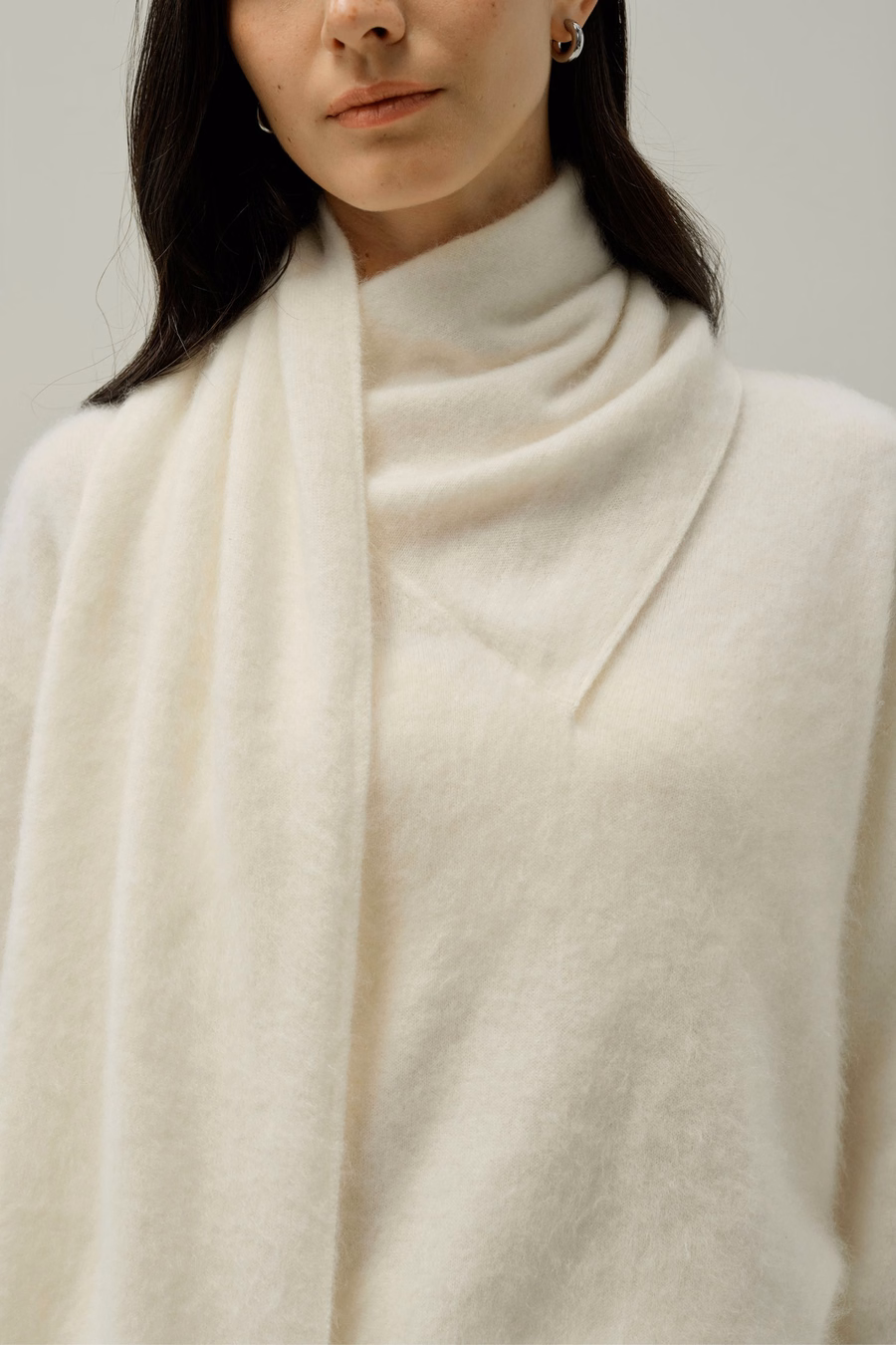 Pull en Cachemire Brosse avec Écharpe Drapée