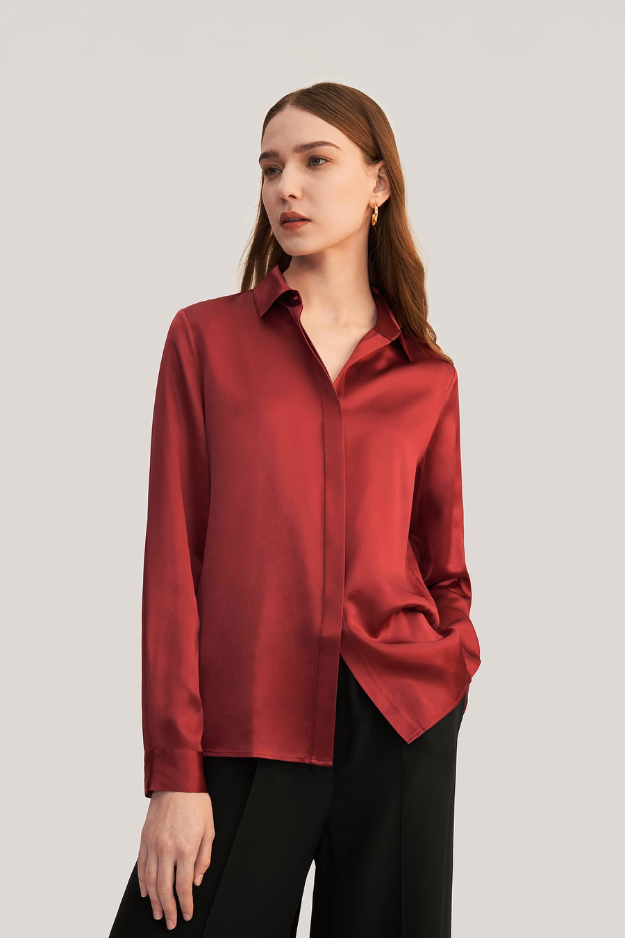 Chemise en soie à patte dissimulée