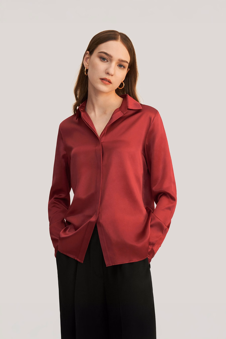 Chemise en soie à patte dissimulée