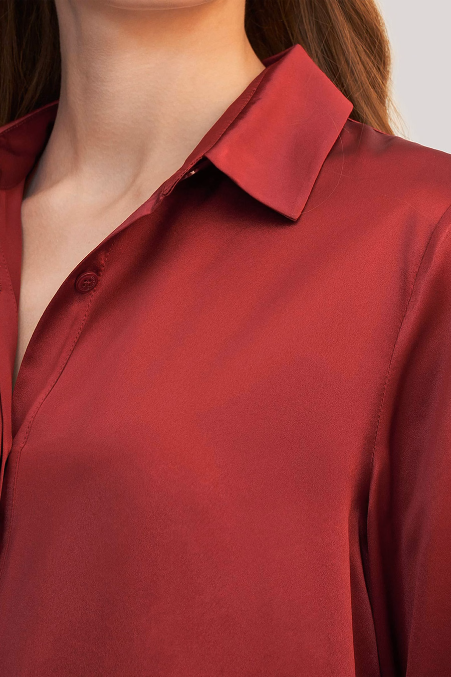 Chemise en soie à patte dissimulée