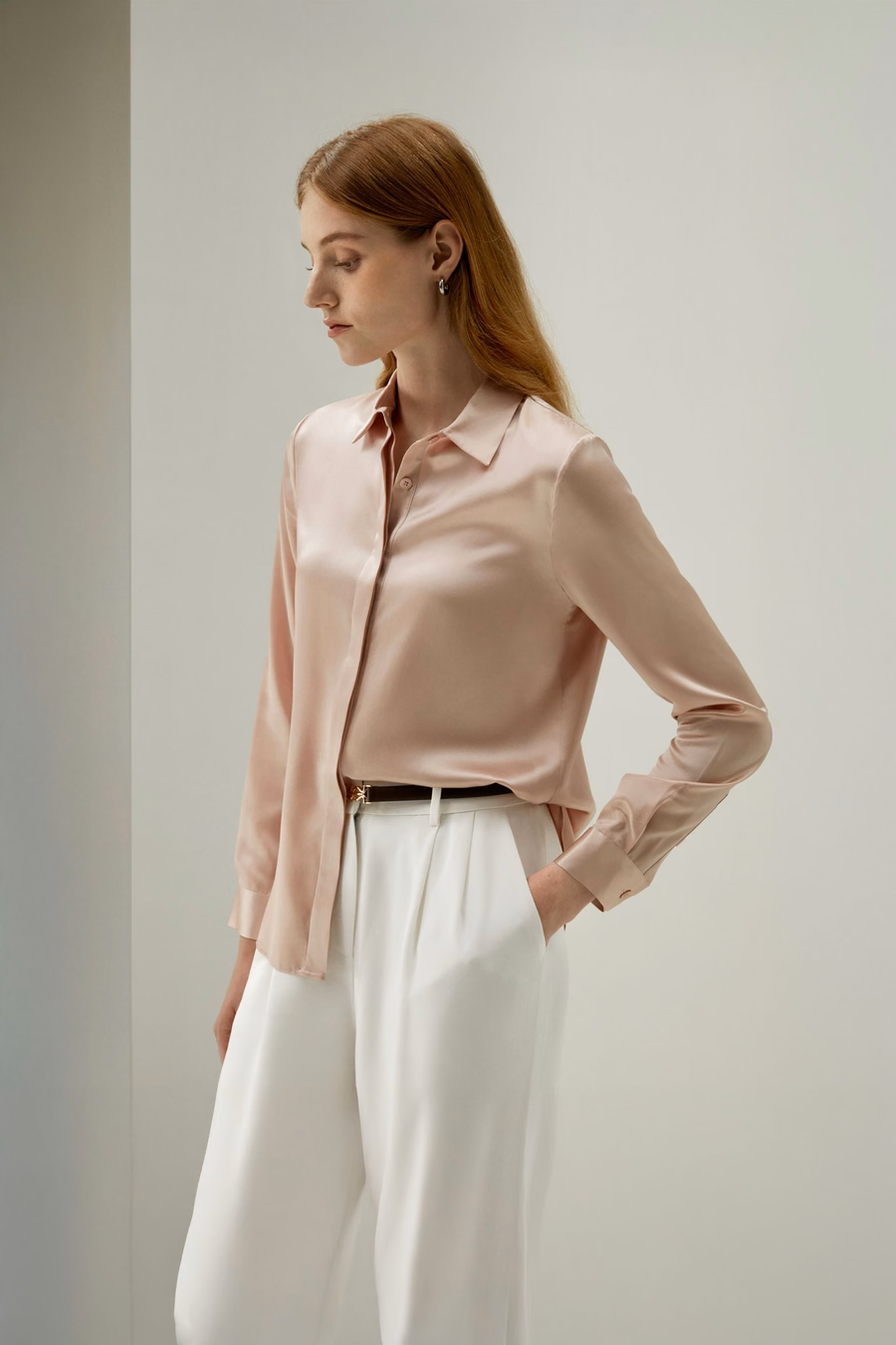 Chemise en soie à patte dissimulée