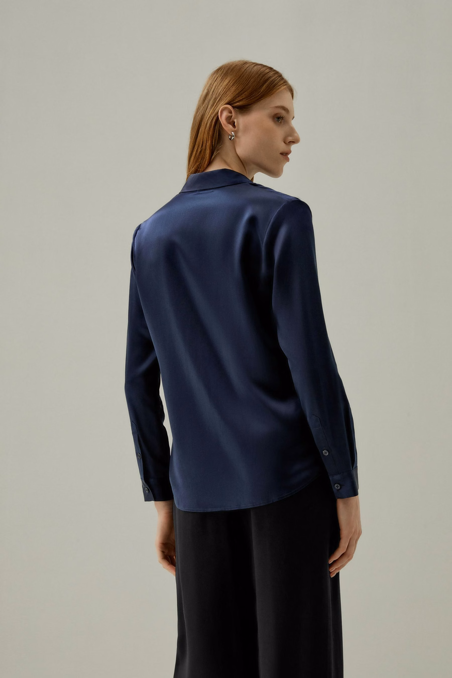 Chemise en soie à patte dissimulée