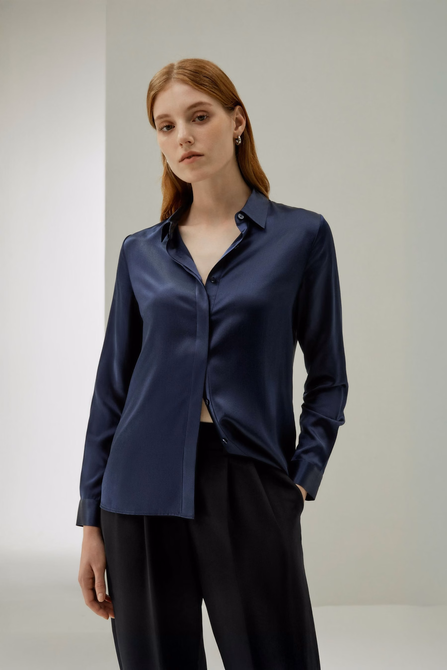 Chemise en soie à patte dissimulée