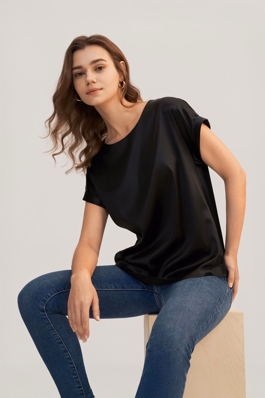 T-shirt en soie à encolure ronde et manches courtes
