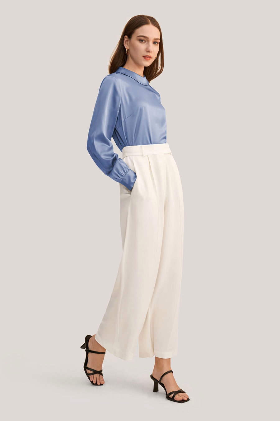Blouse en soie à col montant et manches longues