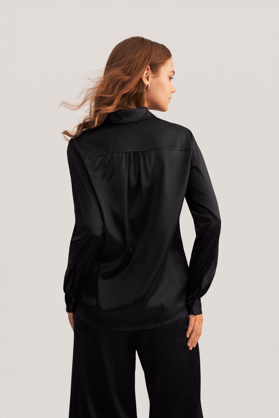 Blouse en soie à manches longues et col