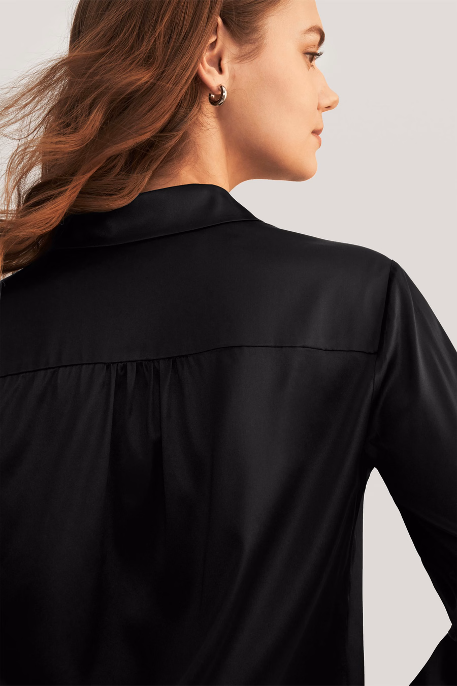 Blouse en soie à manches longues et col