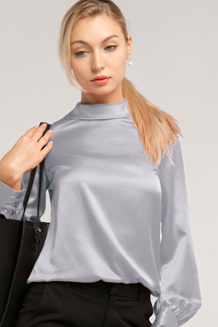 Blouse en soie à col montant et manches longues