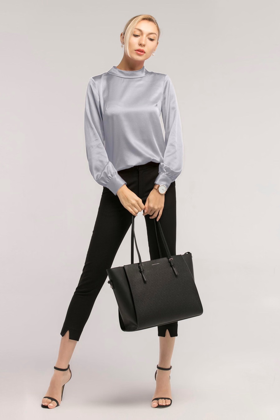 Blouse en soie à col montant et manches longues