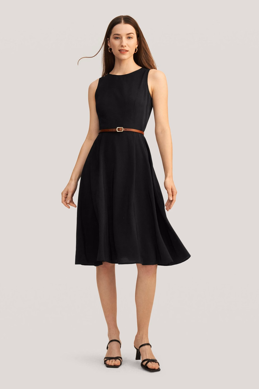 Robe noire en soie à col rond vintage